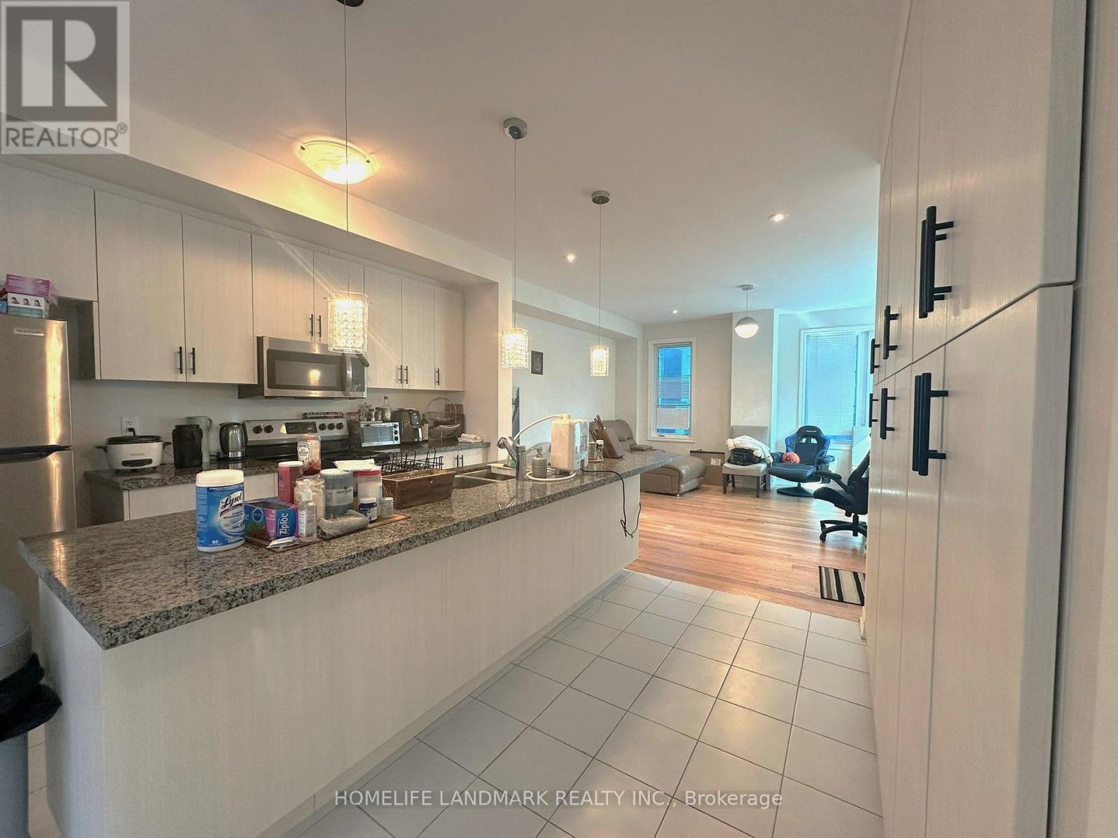 18 Lavinia Road, Brampton, Ontario  L6P 4N8 - Photo 7 - W13637222