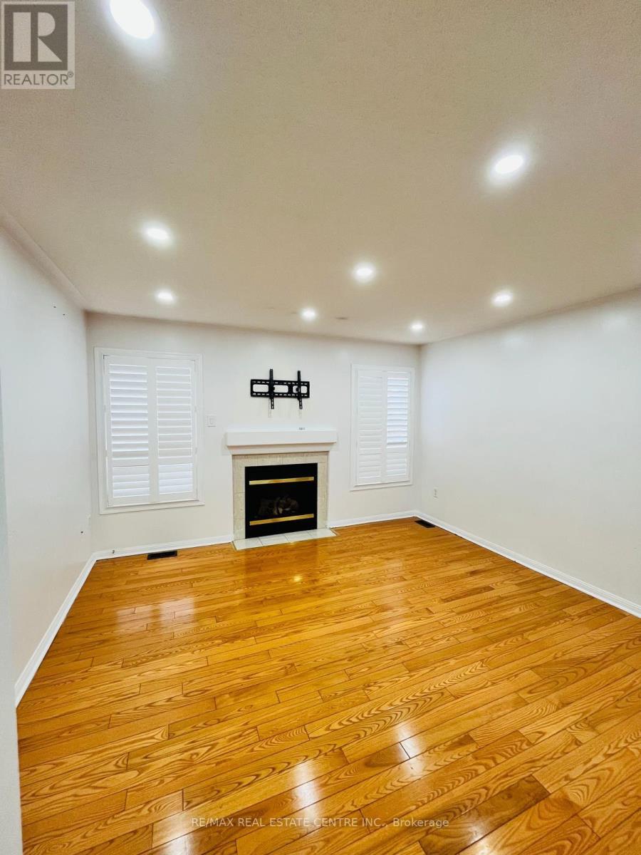 UPPER LEVEL - 48 HERDWICK STREET