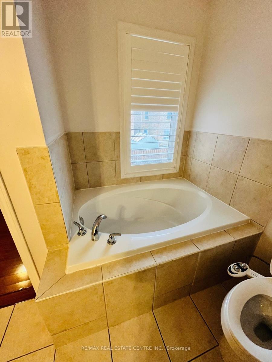 Upper Level - 48 Herdwick Street, Brampton, Ontario  L6S 6L7 - Photo 7 - W13637250