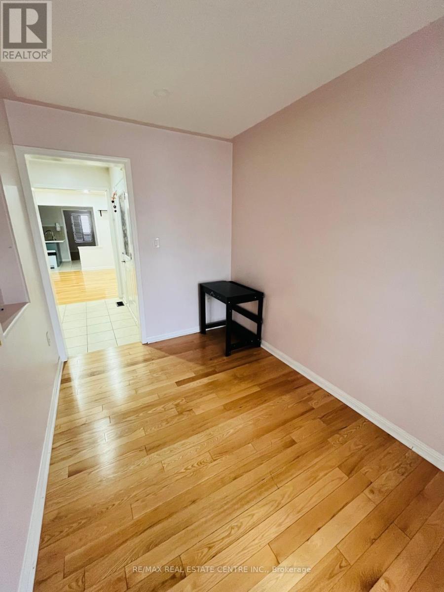 Upper Level - 48 Herdwick Street, Brampton, Ontario  L6S 6L7 - Photo 8 - W13637250