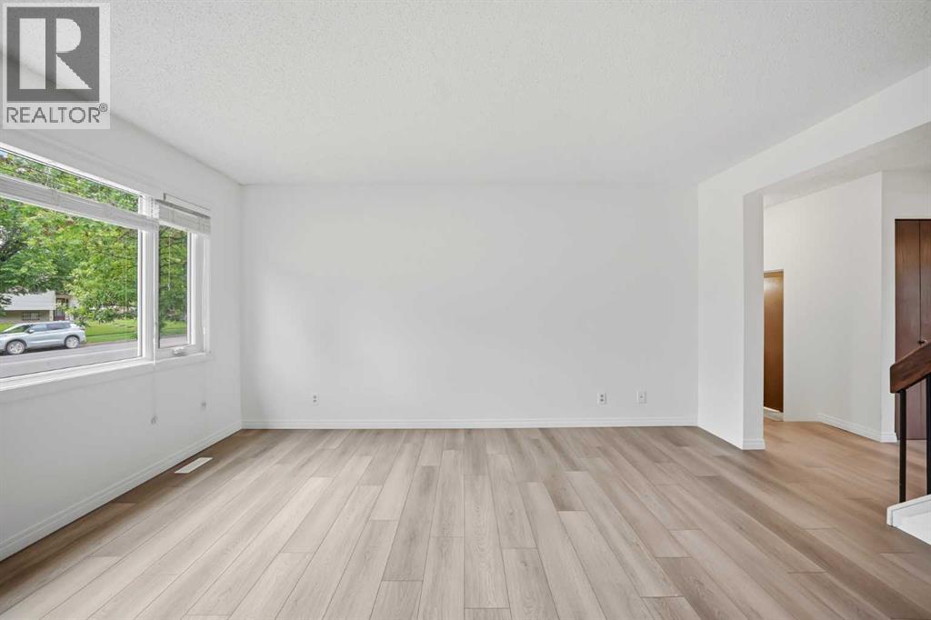 5608 Rundlehorn Drive NE, Calgary, Alberta  T1Y 3J2 - Photo 8 - A2325345