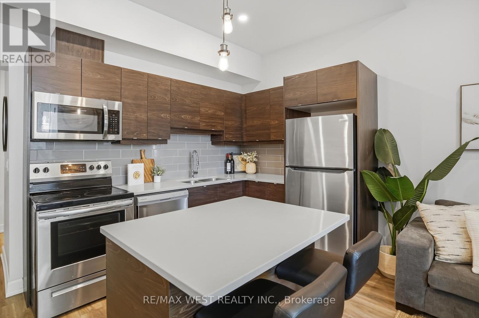 2 - 405 Merritt Street, St. Catharines, Ontario  L2P 1P5 - Photo 5 - X13637266
