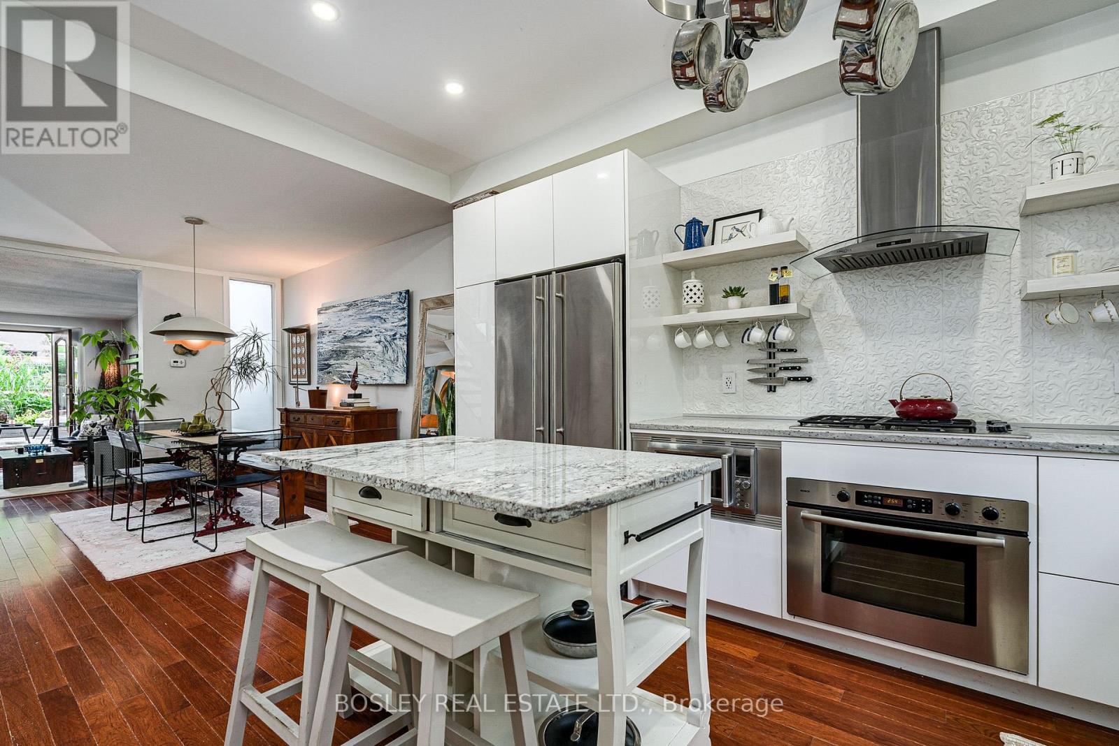 16 Blong Avenue, Toronto, Ontario  M4M 1P2 - Photo 6 - E13598236