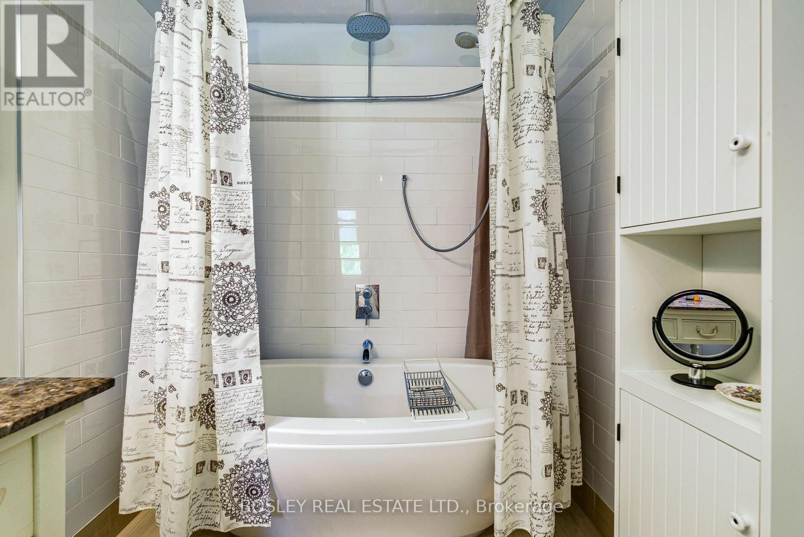 16 Blong Avenue, Toronto, Ontario  M4M 1P2 - Photo 22 - E13598236