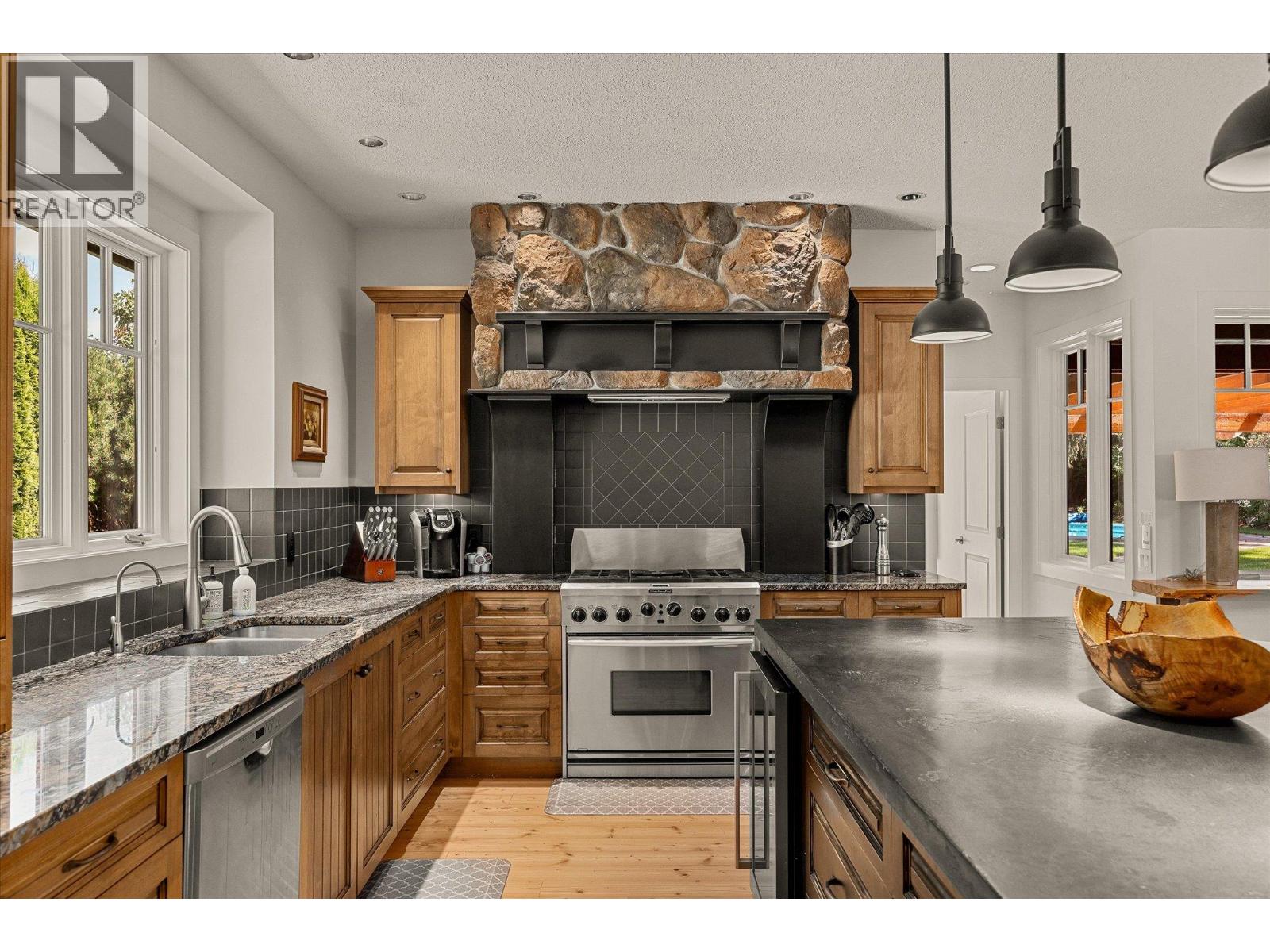 4295 Hobson Road Kelowna Photo 12