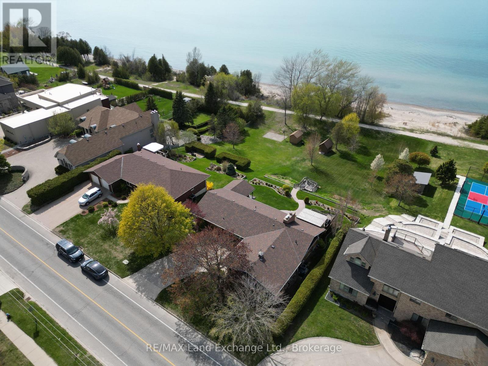 422 Penetangore Row, Kincardine, Ontario  N2Z 2J7 - Photo 5 - X13636472