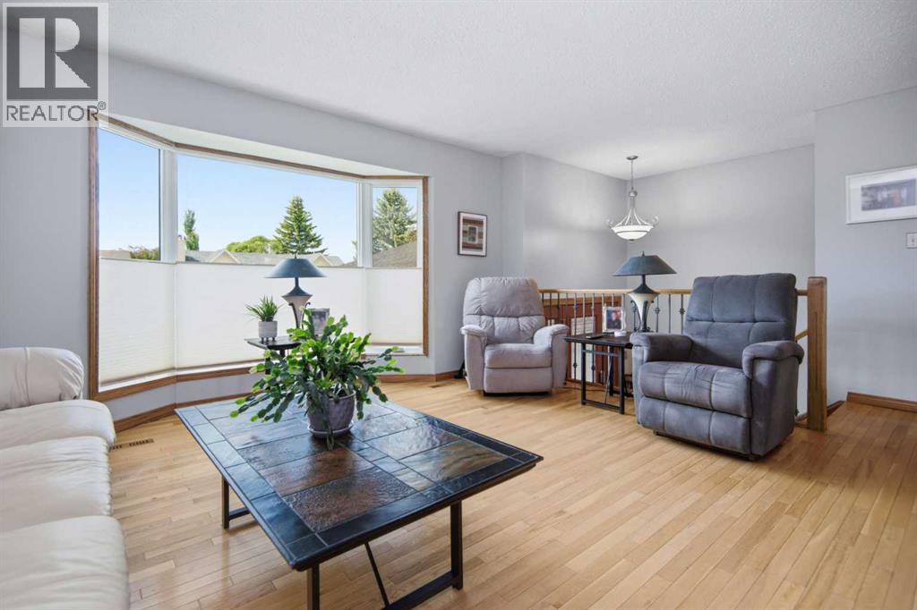 92 Mccullough Crescent, Red Deer, Alberta  T4R 1S7 - Photo 5 - A2324147