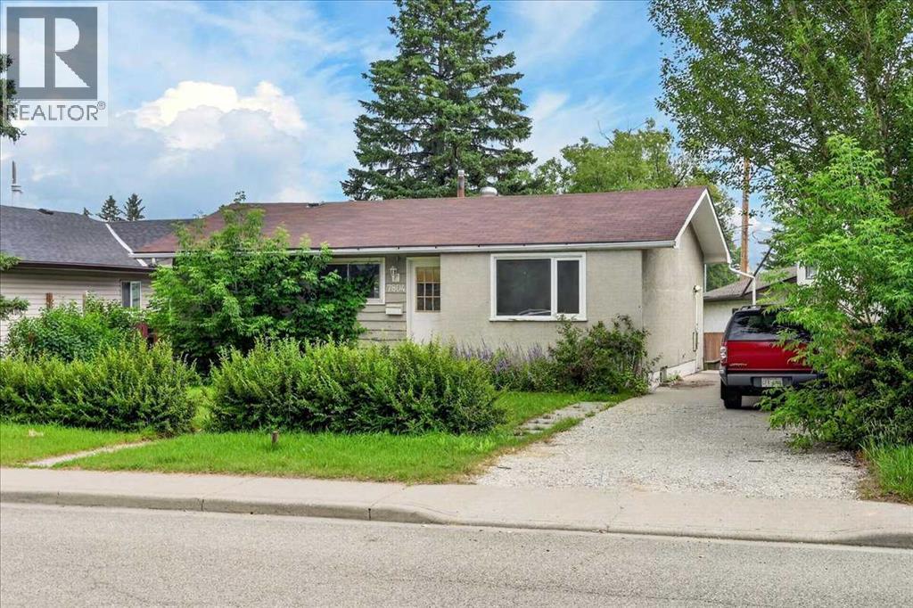 7804 34 Avenue NW, Calgary, Alberta  T3B 1P3 - Photo 3 - A2327515