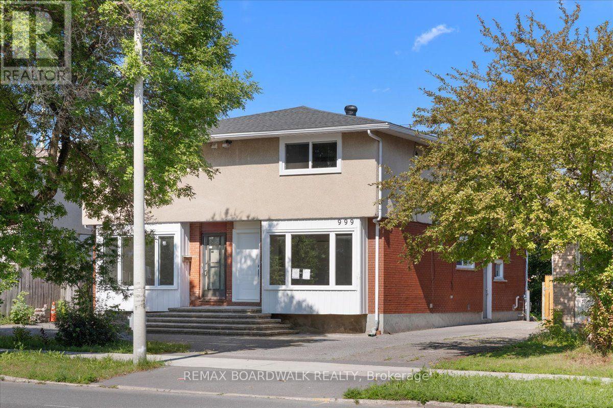 999 Meadowlands Drive, Ottawa, Ontario