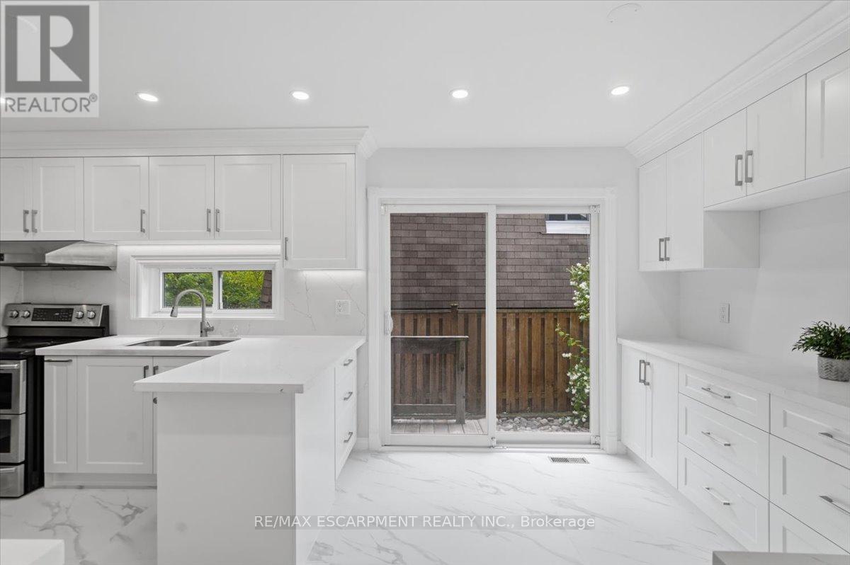 19 Picola Court, Toronto, Ontario  M2H 2N2 - Photo 10 - C13637328