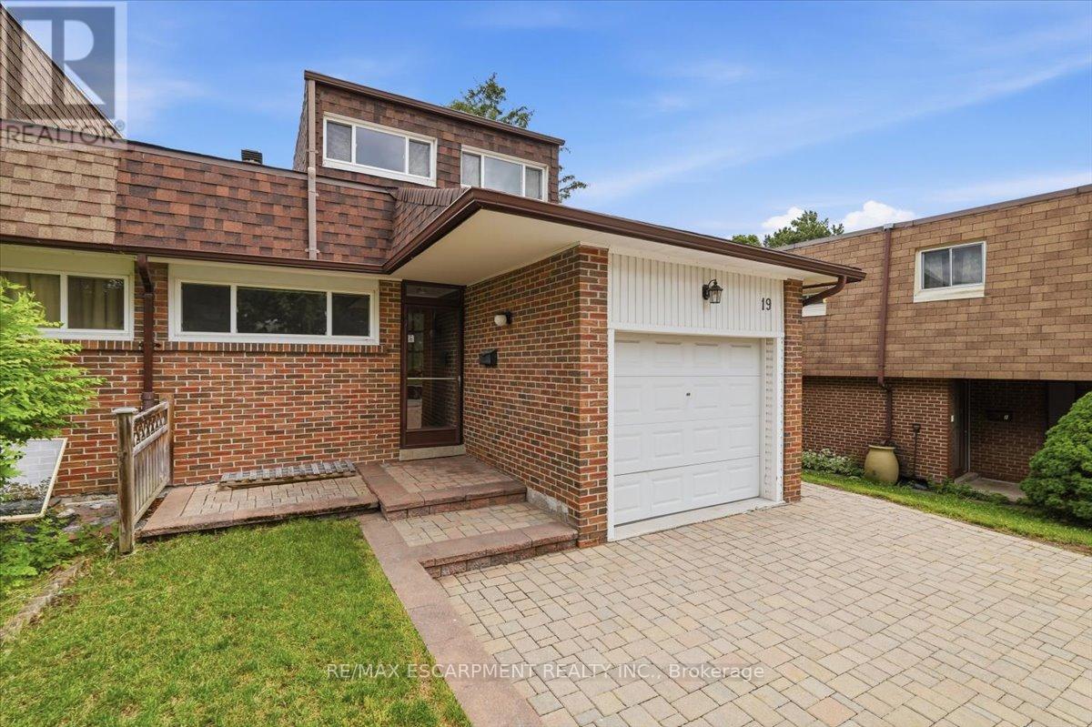 19 Picola Court, Toronto, Ontario  M2H 2N2 - Photo 2 - C13637328