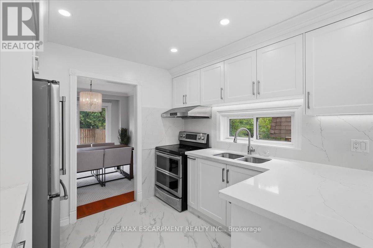 19 Picola Court, Toronto, Ontario  M2H 2N2 - Photo 8 - C13637328