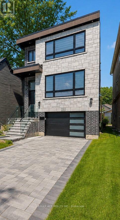 33 AUGUST AVENUE, Toronto, Ontario