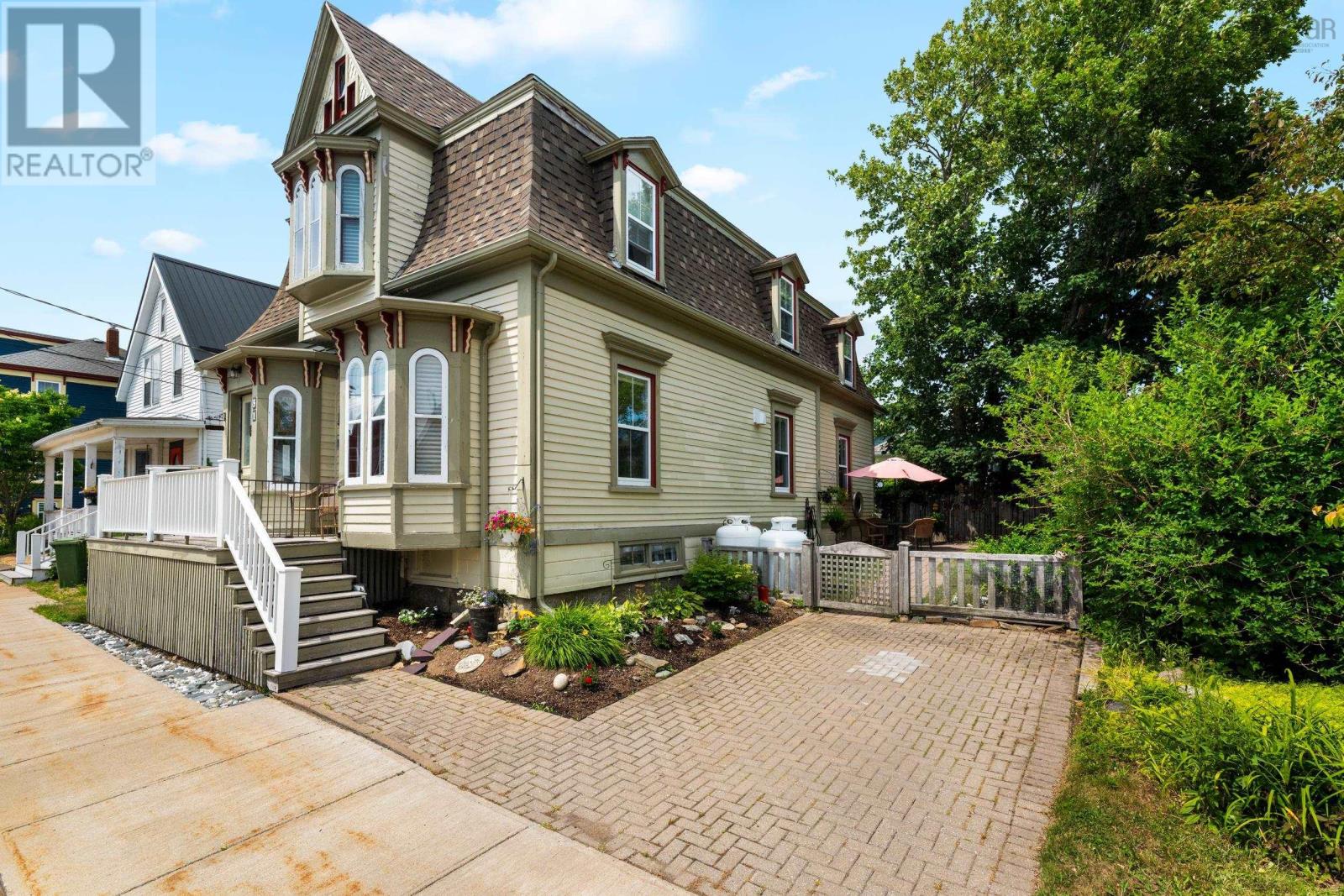 51 Fox Street, Lunenburg, Nova Scotia  B0J 2C0 - Photo 1 - 202618261