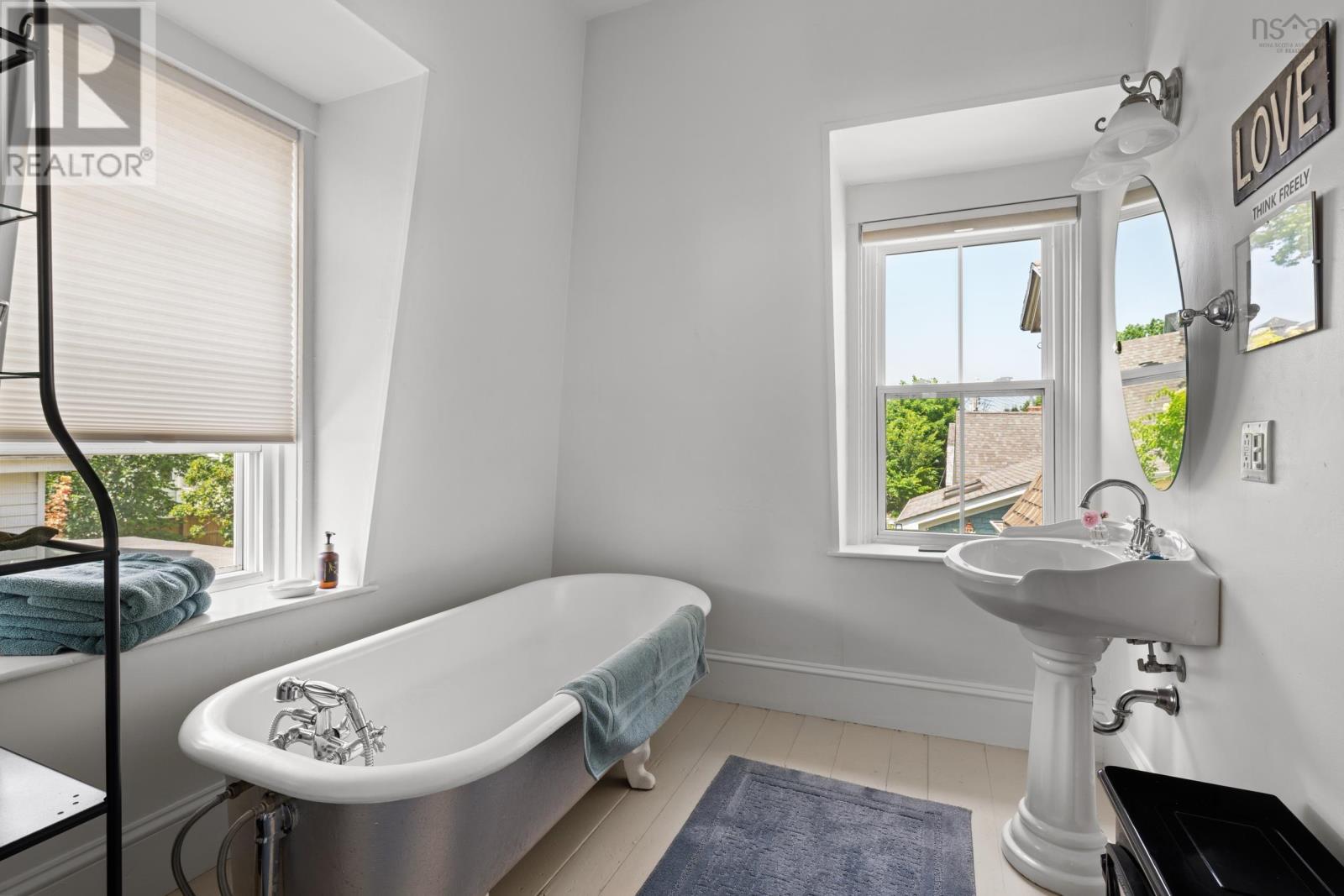 51 Fox Street, Lunenburg, Nova Scotia  B0J 2C0 - Photo 35 - 202618261