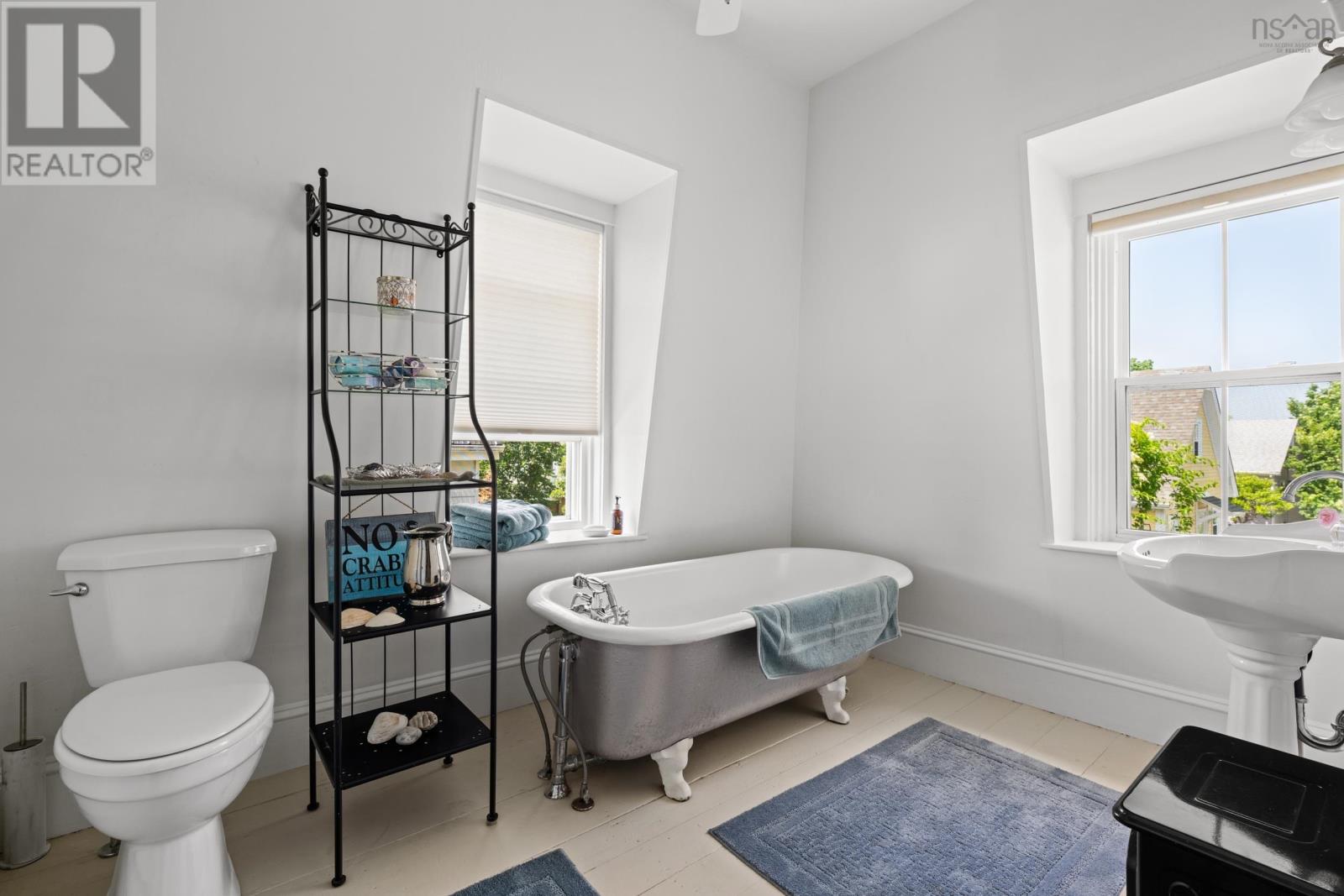 51 Fox Street, Lunenburg, Nova Scotia  B0J 2C0 - Photo 34 - 202618261