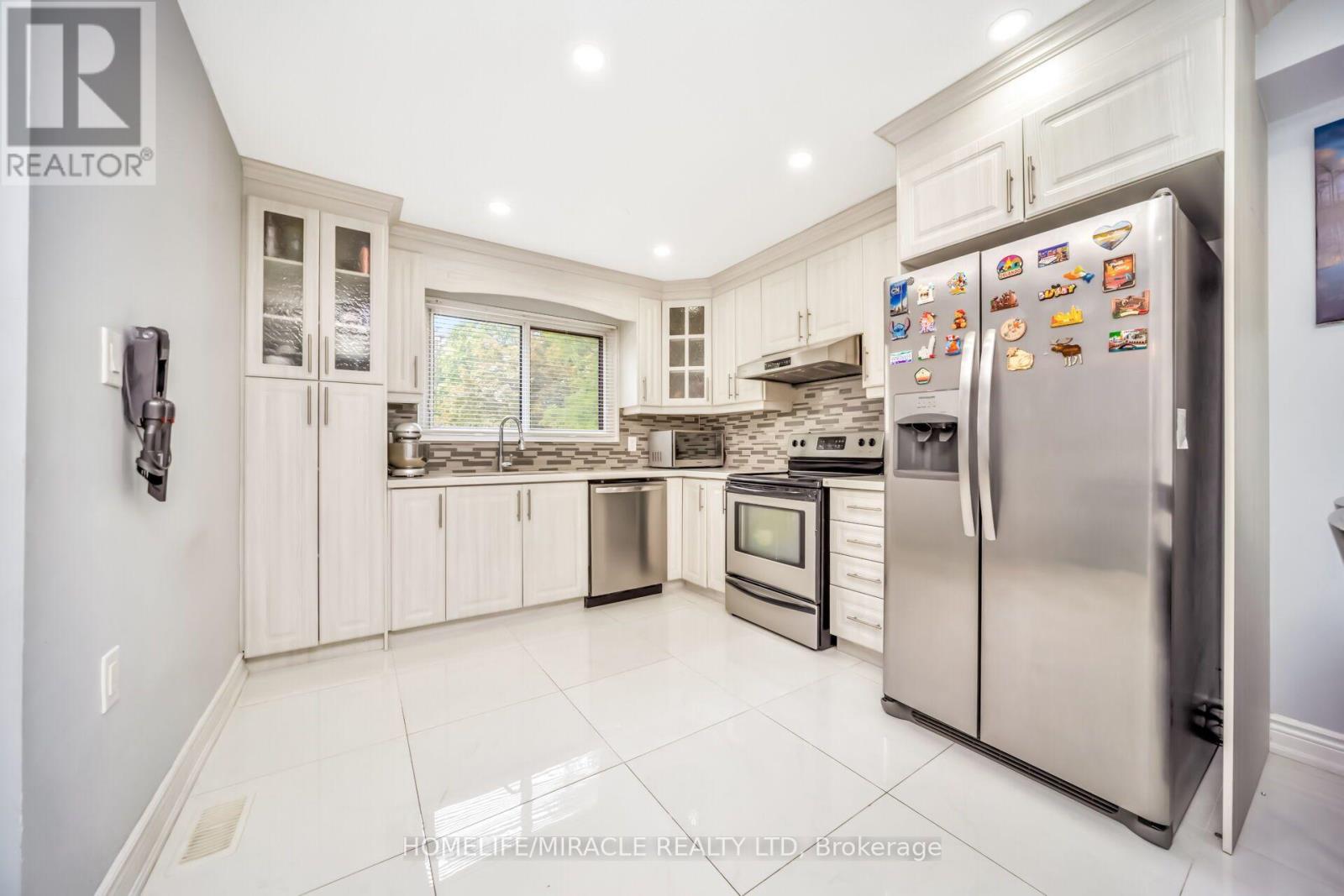25 Carleton Place, Brampton, Ontario L6T 3Z4 - Photo 8 - W13637336