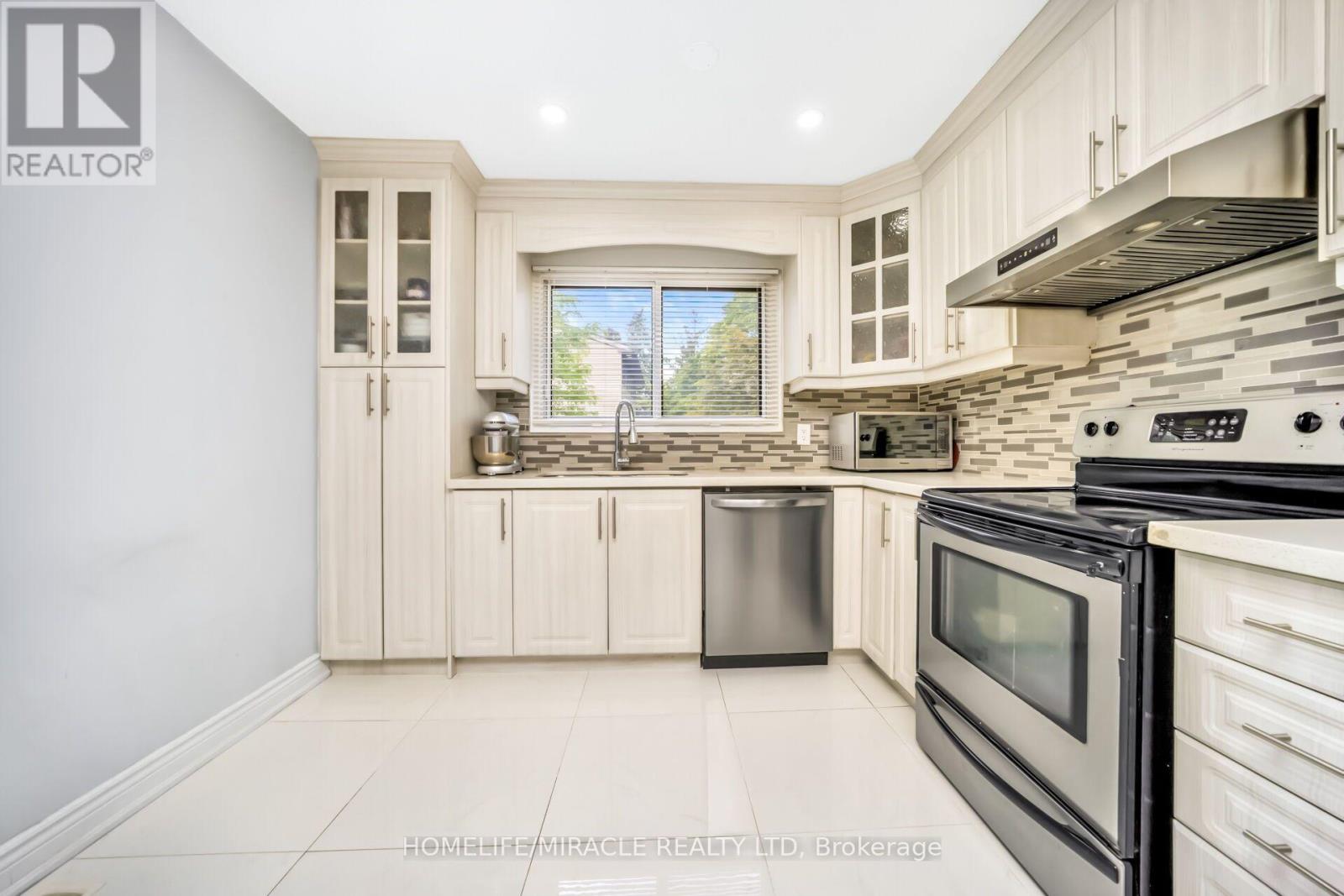 25 Carleton Place, Brampton, Ontario L6T 3Z4 - Photo 9 - W13637336