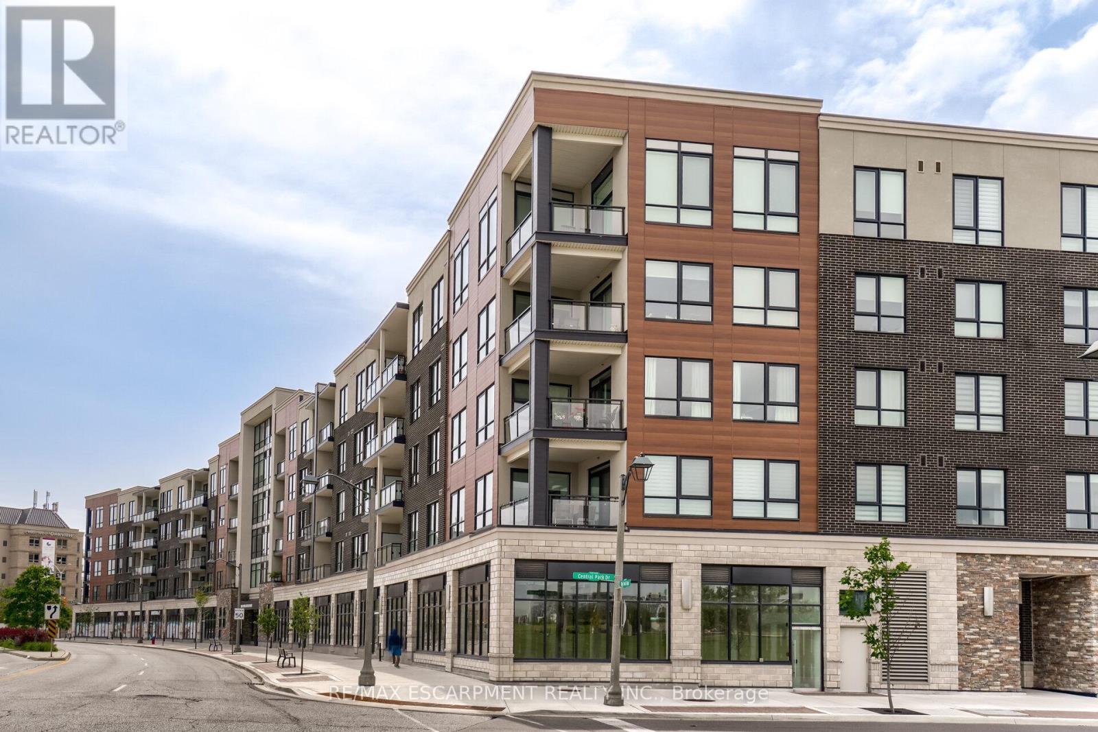 220 - 150 Oak Park Boulevard, Oakville, Ontario  L6H 3P2 - Photo 2 - W13637302