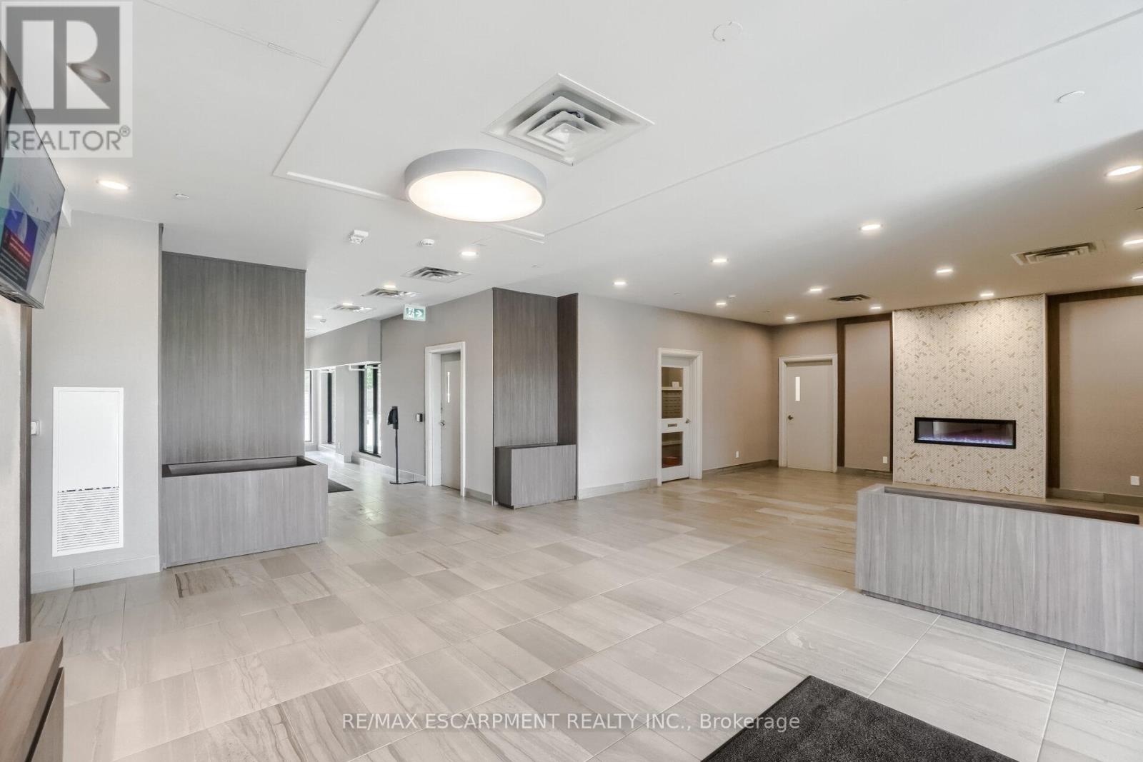 220 - 150 Oak Park Boulevard, Oakville, Ontario  L6H 3P2 - Photo 3 - W13637302