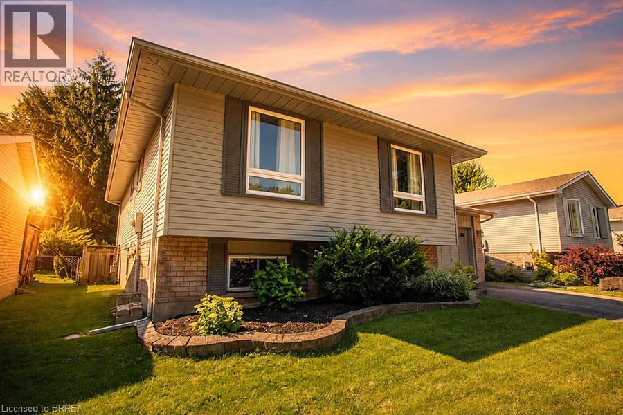 27 Myrtleville Drive, Brantford, Ontario  N3V 1B9 - Photo 3 - 40852680