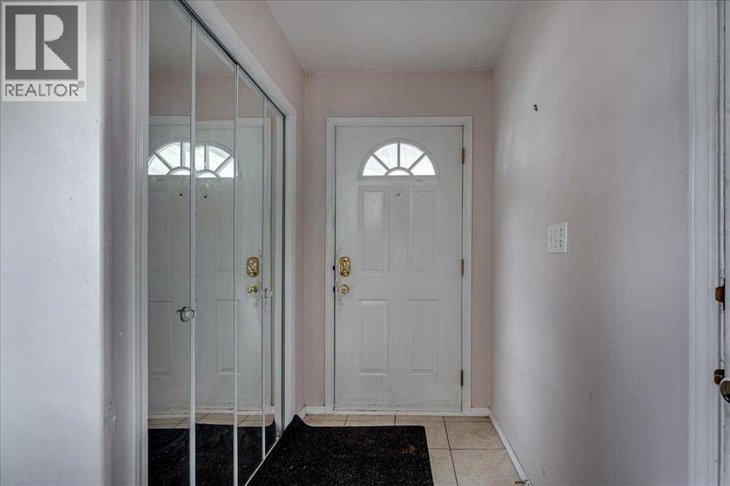 13 Kerry Wood Mews, Red Deer, Alberta T4N 7B8 - Photo 7 - A2325481