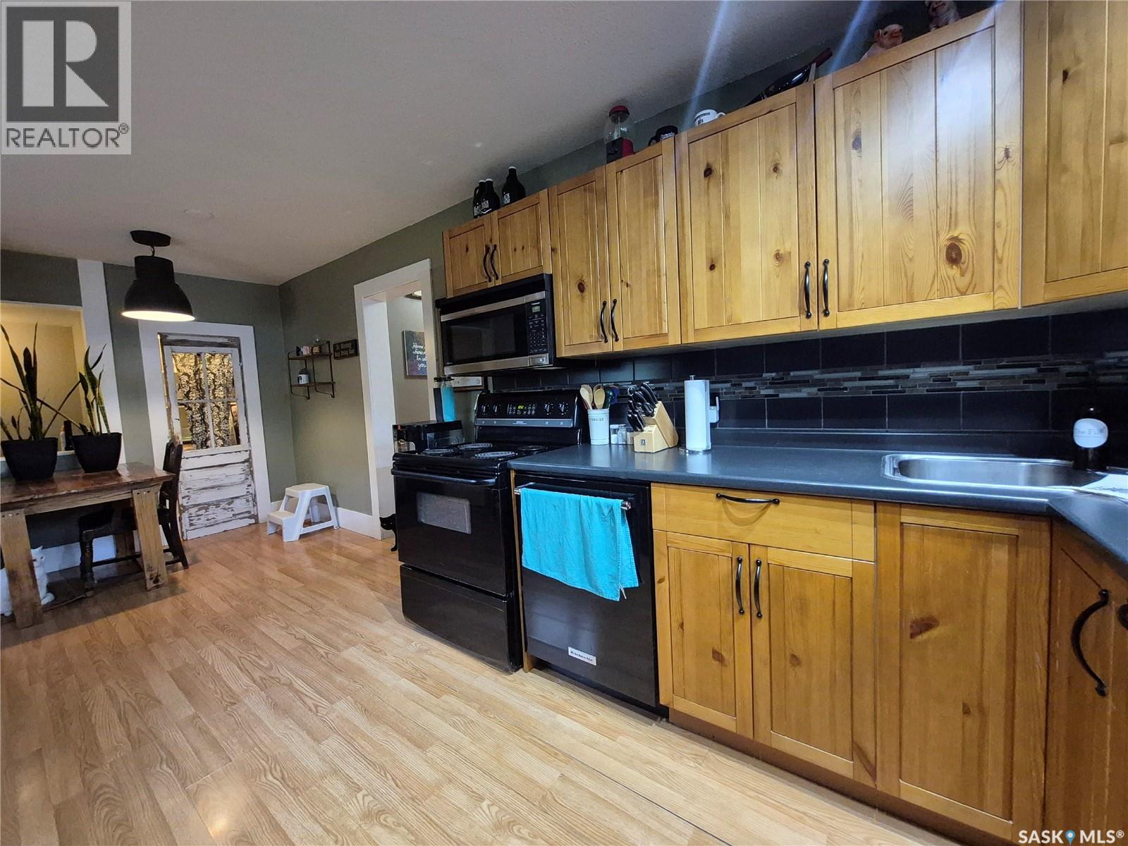 476 9th Avenue NE, Swift Current, Saskatchewan  S9H 2R4 - Photo 11 - SK040916