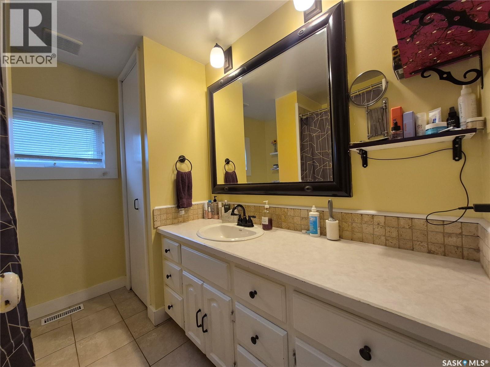 476 9th Avenue NE, Swift Current, Saskatchewan  S9H 2R4 - Photo 30 - SK040916