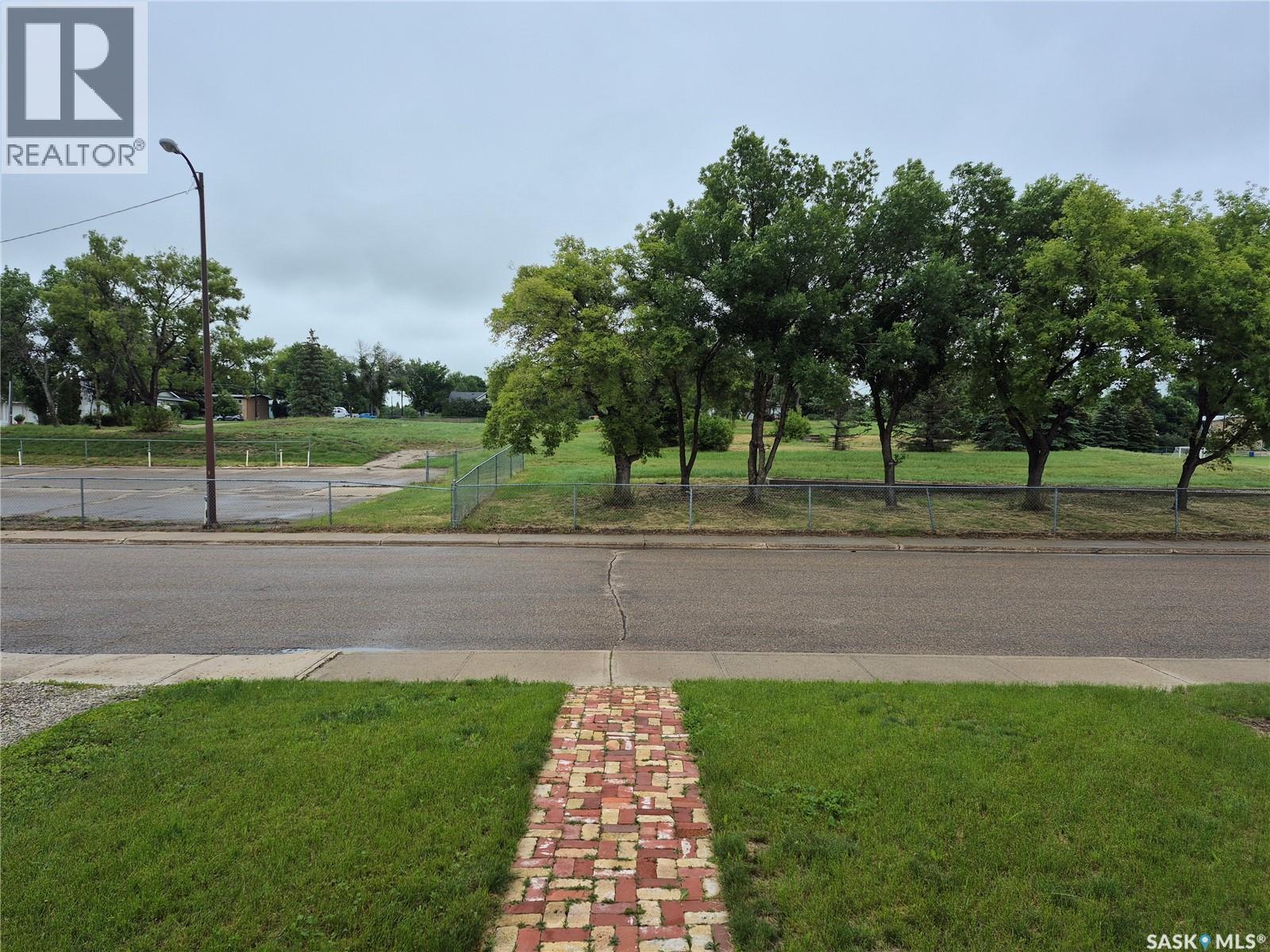 476 9th Avenue NE, Swift Current, Saskatchewan  S9H 2R4 - Photo 2 - SK040916