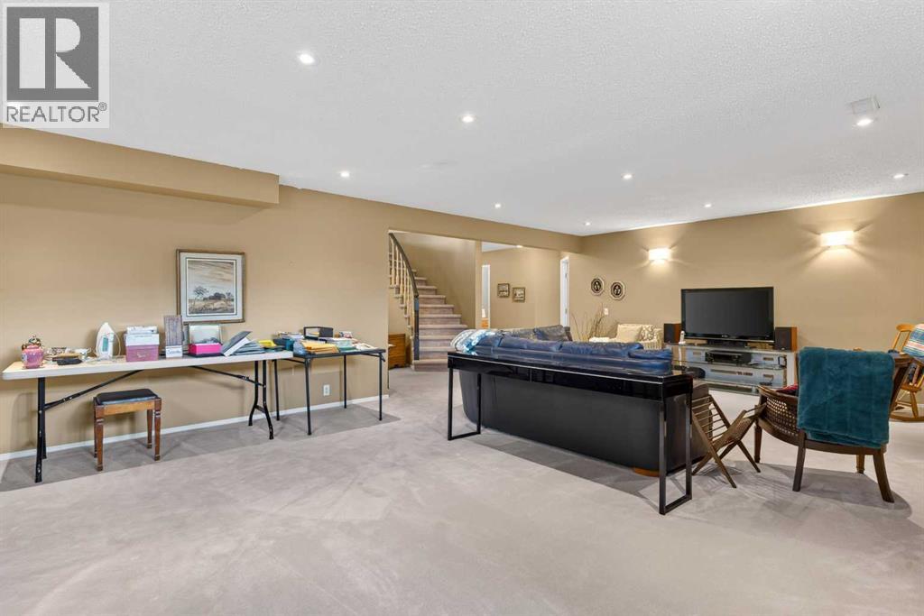 15 Hampstead Rise NW, Calgary, Alberta  T3A 6B4 - Photo 32 - A2321927