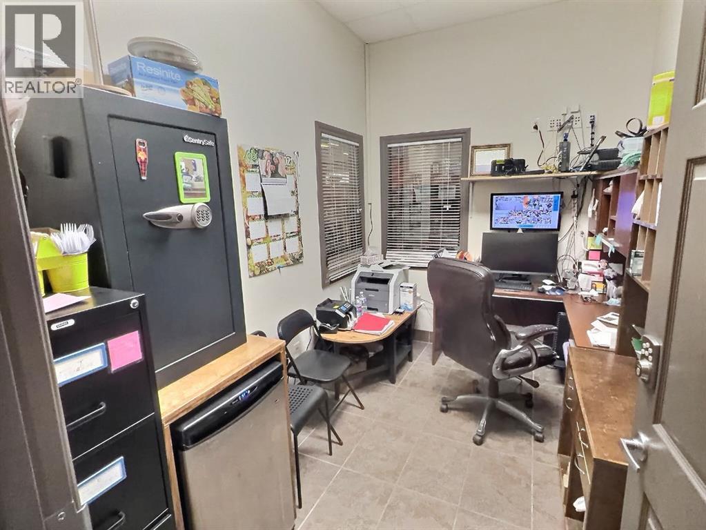 100, 6701 53 Highway, Ponoka, Alberta  T4J 1K3 - Photo 30 - A2311788