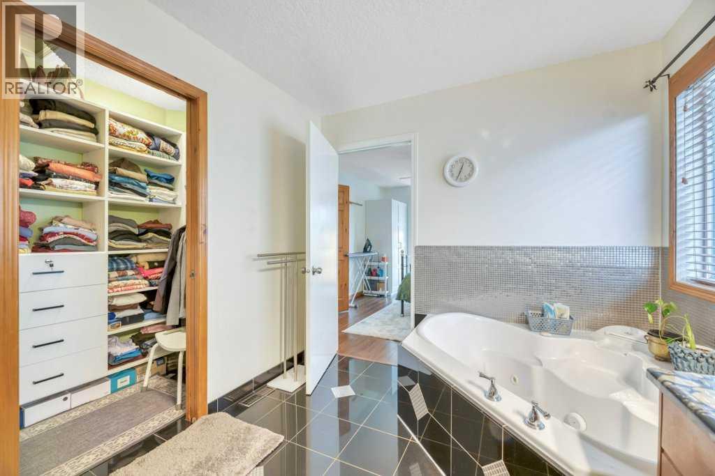 22 Kincora Heights NW, Calgary, Alberta  T3R 1N3 - Photo 22 - A2311151