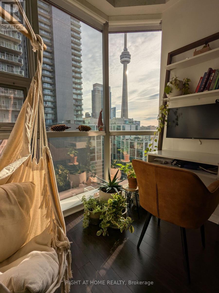 Ph1206 - 393 King Street W, Toronto, Ontario  M5V 1K1 - Photo 16 - C13637428