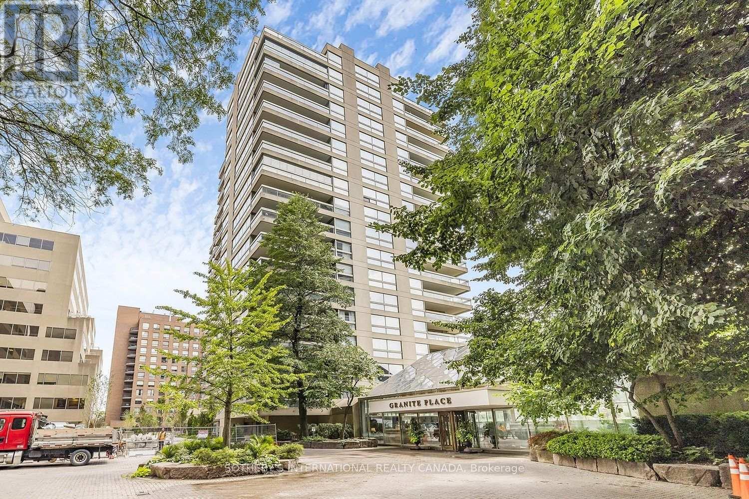 <div class="slider-price">$2,295,000</div><p>902 - 61 St Clair Avenue W, Toronto, Ontario</p>