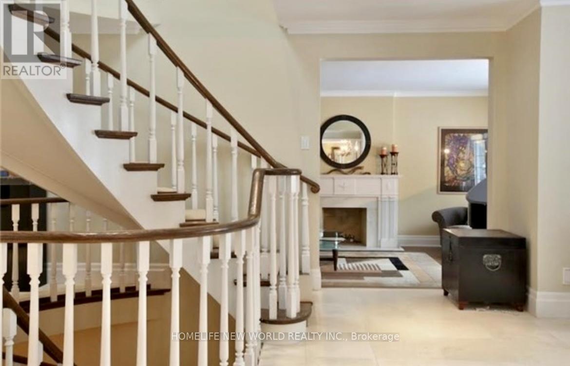 5 Junewood Crescent, Toronto, Ontario  M2L 2C3 - Photo 4 - C13637450