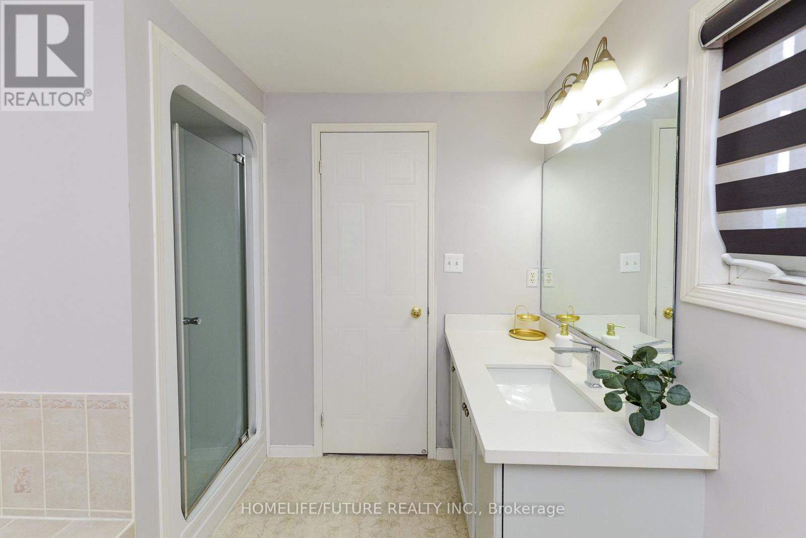 1404 Trowbridge Drive, Oshawa, Ontario  L1G 7R7 - Photo 17 - E13637430