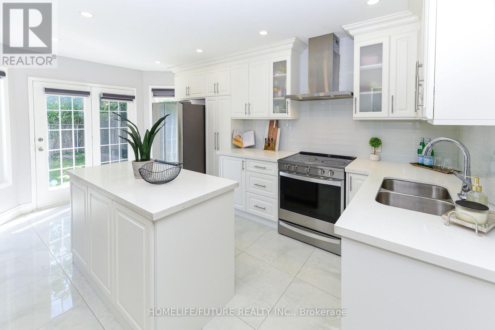 1404 Trowbridge Drive, Oshawa, Ontario  L1G 7R7 - Photo 7 - E13637430