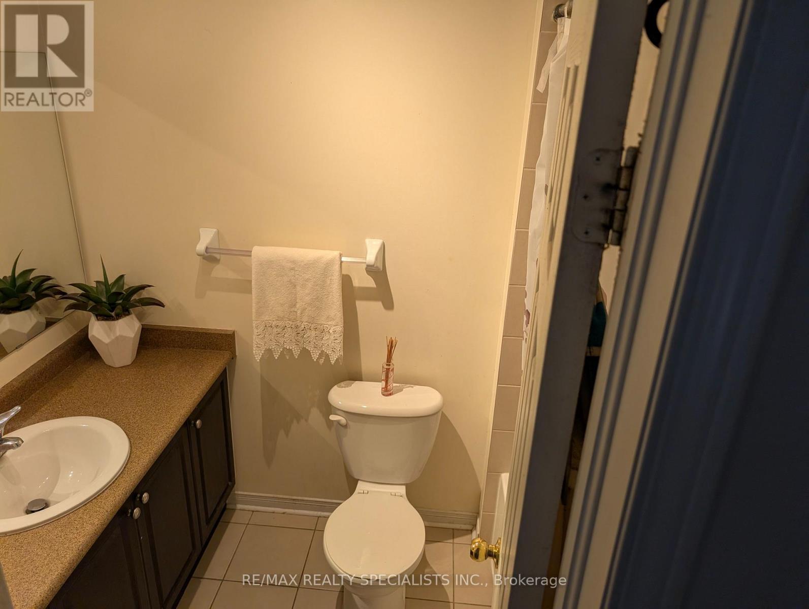 20 Thorp Crescent, Ajax, Ontario L1T 0G9 - Photo 12 - E13637440