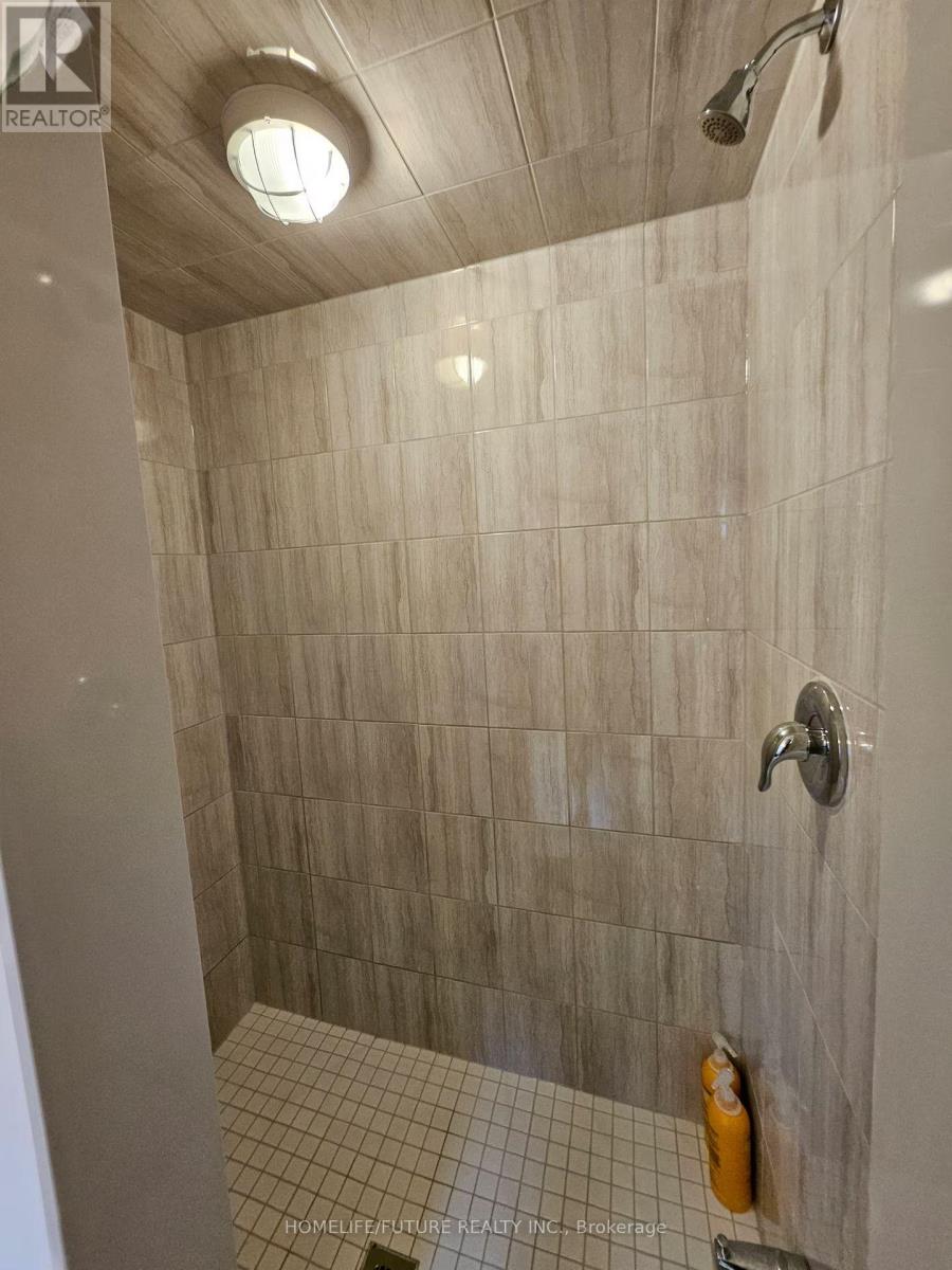 1110 Cameo Street, Pickering, Ontario  L1X 0L7 - Photo 4 - E13637454