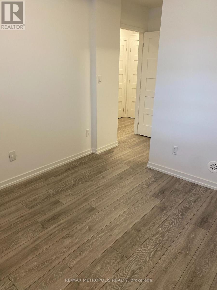 20 - 14 Lytham Green Circle, Newmarket, Ontario L3Y 0H3 - Photo 16 - N13637392