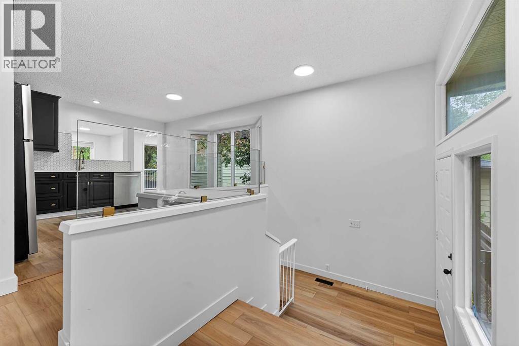 1091 Berkley Drive NW, Calgary, Alberta  T3K 1S6 - Photo 7 - A2329717