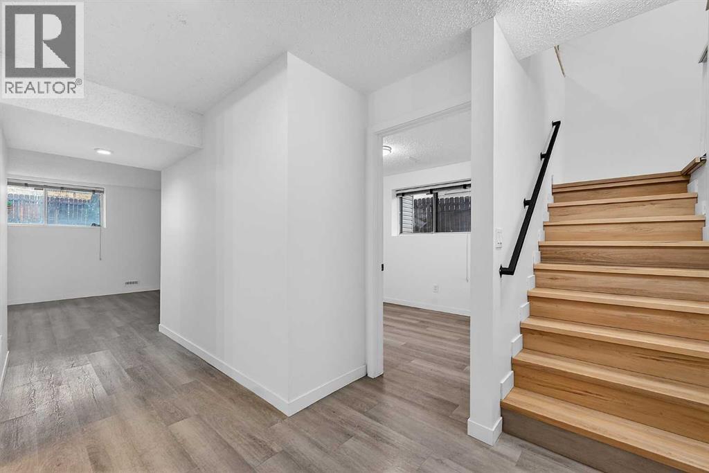 1091 Berkley Drive NW, Calgary, Alberta  T3K 1S6 - Photo 19 - A2329717