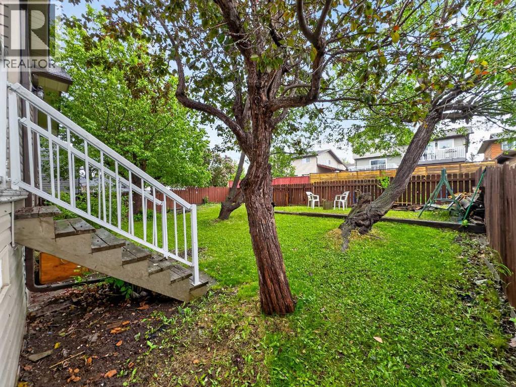 1091 Berkley Drive NW, Calgary, Alberta  T3K 1S6 - Photo 29 - A2329717