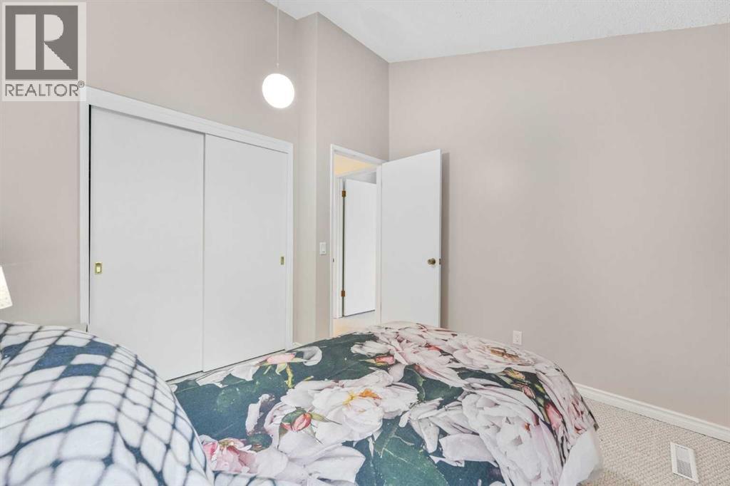 70 Brae Glen Lane SW, Calgary, Alberta  T2W 1B6 - Photo 32 - A2332250