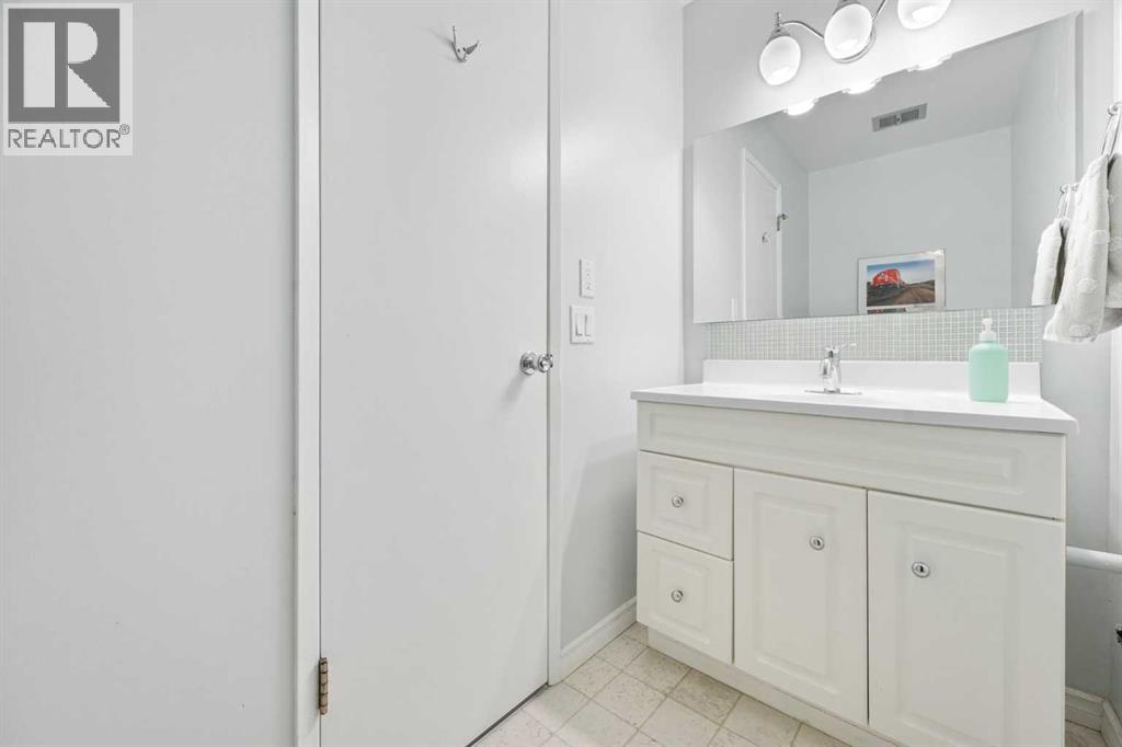 70 Brae Glen Lane SW, Calgary, Alberta  T2W 1B6 - Photo 37 - A2332250