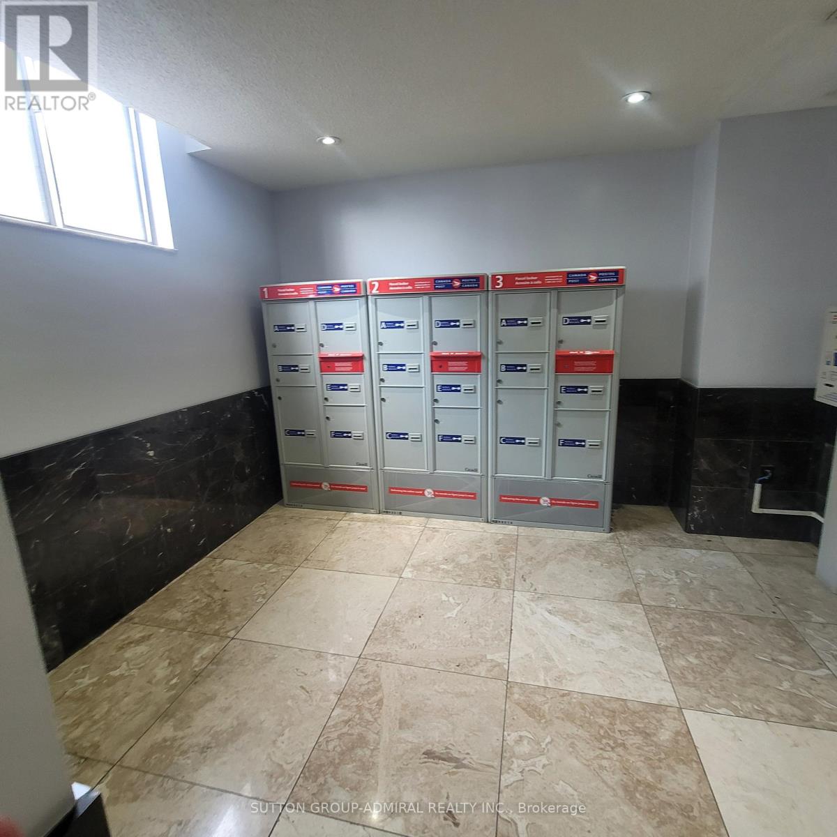 802 - 10 Tobermory Drive, Toronto, Ontario  M3N 2Y5 - Photo 3 - W13637416