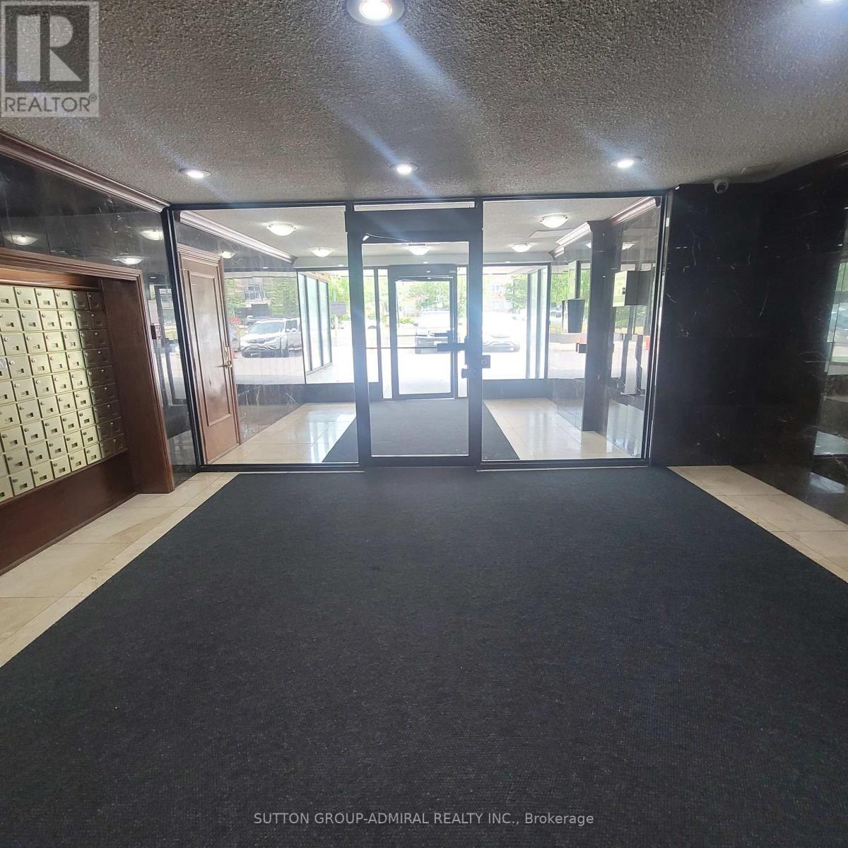 802 - 10 Tobermory Drive, Toronto, Ontario  M3N 2Y5 - Photo 4 - W13637416