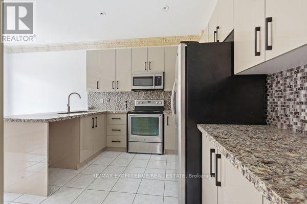 21 Castle Mountain Drive, Brampton, Ontario  L6R 2W9 - Photo 11 - W13637424