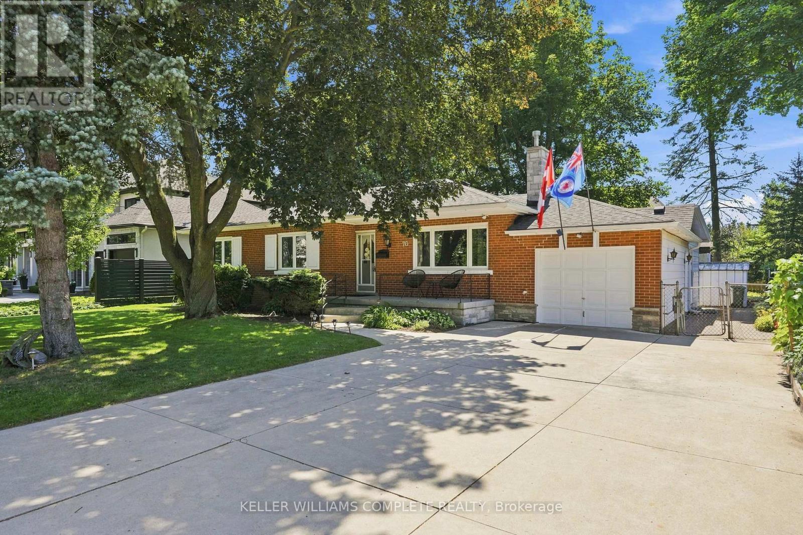 70 Floresta Court, Hamilton, Ontario  L9G 1R8 - Photo 3 - X13637378