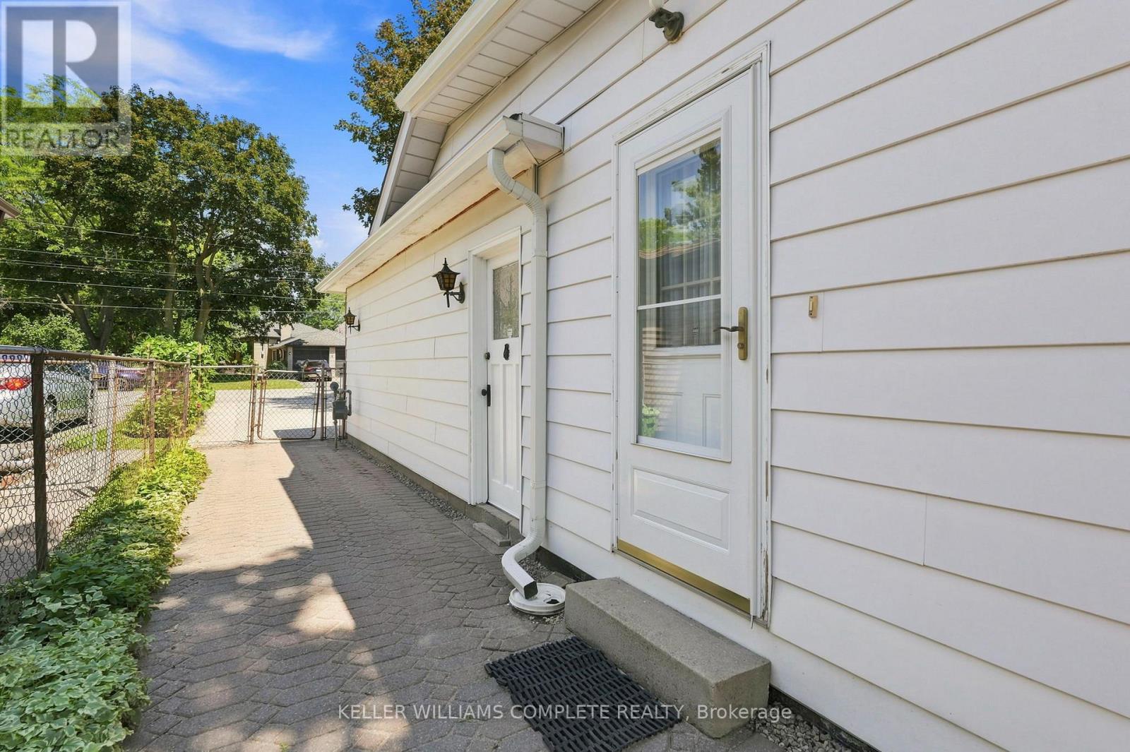 70 Floresta Court, Hamilton, Ontario  L9G 1R8 - Photo 35 - X13637378
